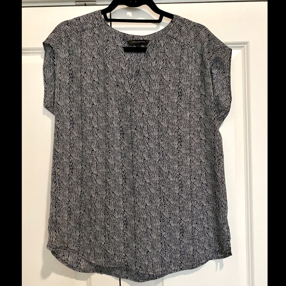 Banana Republic Navy and White Print Short Sleeve Blouse